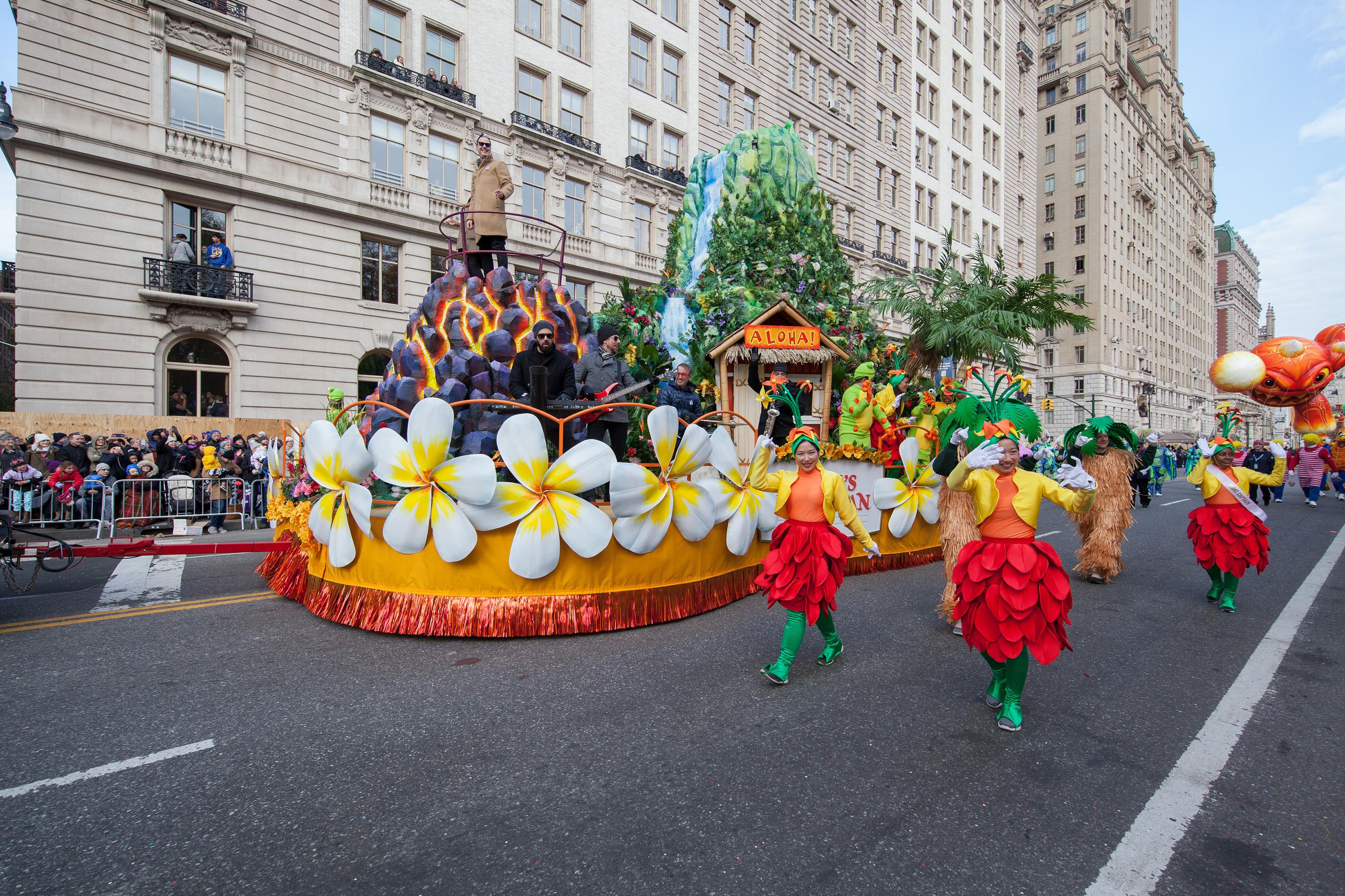 Macys-thanksgiving-parade-Manhattan-NYC-Courtesy-Macys